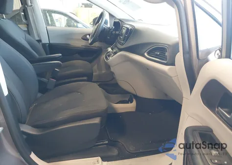 2017 Chrysler Pacifica Lx z USA, uszkodzony, nr VIN 2C4RC1CG9HR665509